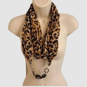 🌴 NWOT Animal Print Jewelry Scarf